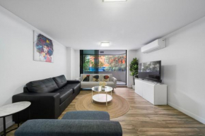 Delicated 3BR Apt with Parking & Darling Harbour-10mins walk